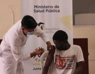En los puntos de inmunización ahora se aplican la dosis de refuerzo a los mayores de 18 años. Salud Ecuador