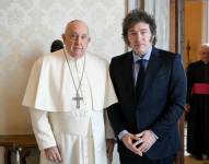 Esta foto tomada y distribuida el 12 de febrero de 2024 por The Vatican Media muestra al papa Francisco durante una audiencia privada con el presidente argentino Javier Milei en El Vaticano.
