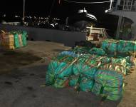 Los oficiales detallaron que se trató de 3,93 toneladas de droga, valoradas en USD 100 millones en Estados Unidos y USD 140 millones en Europa.