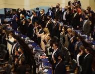 Los diputados al momento de ser posesionados.