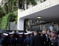 AME4006. SANTOS (BRASIL), 03/01/2023.- El féretro de Pelé, fallecido el jueves pasado a los 82 años de edad, llega este martes al cementerio de la ciudad de Santos donde el tricampeón mundial con Brasil será enterrado en una ceremonia privada. Pelé va a ocupar un nicho en un mausoleo en el cementerio Memorial Necróplis Ecuménica, que en el futuro podrá ser visitado por los aficionados al fútbol, según confirmaron a EFE fuentes del camposanto. EFE/ Isaac Fontana