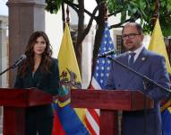 Imagen del 31 de julio de 2025. El ministro del Interior, John Reimberg, y la secretaria de Seguridad Nacional de Estados Unidos, Kristi Noem, ofrecieron una rueda de prensa en el Palacio de Carondelet.