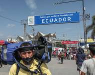 Fotografía del paso fronterizo en la población de Aguas Verdes, en la frontera entre Perú y Ecuador.