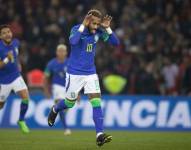 Neymar con la indumentaria de Brasil.