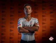Jhonatan Narváez, luce el jersey del UAE Team, su nuevo equipo