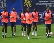 Los jugadores de la selección de Ecuador en un entrenamiento previo al duelo ante Venezuela por Eliminatorias
