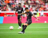 El ecuatoriano Piero Hincapié en el partido entre Bayer Leverkusen contra Hoffenheim por la Bundesliga
