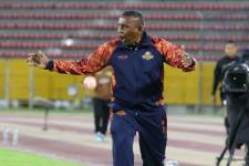 El entrenador de Libertad, Juan Carlos León, en un partido por la LigaPro