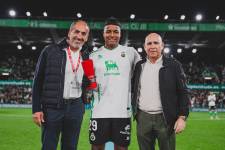 Jeremy Arévalo, delantero del Real Racing Santander, recibió el premio del jugador del mes