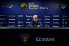 El entrenador de Liga de Quito, Tiago Nunes, en rueda de prensa p