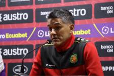 El entrenador de Deportivo Cuenca, Norberto Araujo, en rueda de prensa