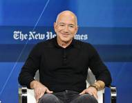 Jeff Bezos habla en el escenario durante el The New York Times Dealbook Summit 2024 en Jazz at Lincoln Center el 4 de diciembre de 2024 en la ciudad de Nueva York.