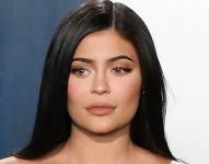 Kylie Jenner, reconocida empresaria y estrella del reality familiar The Kardashian, quien acaba de hacer pública cuál fue su primera cirugía de la que está totalmente arrepentida.