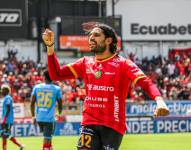 Pablo Magnín no seguirá jugando con el Deportivo Cuenca y busca equipo.