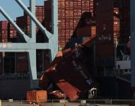 Contenedores cayeron en Long Beach, California