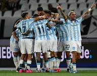 Los jugadores de Racing Club de Avellaneda celebran el gol de Bruno Zuculini ante Botafogo por la Recopa Sudamericana