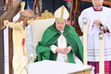 El Papa Francisco celebra la misa por el Jubileo de las Fuerzas Armadas en la Plaza de San Pedro en el Vaticano el 9 de febrero de 2025.