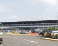 Imagen del área de estacionamiento de la terminal Jaime Roldós Aguilera.