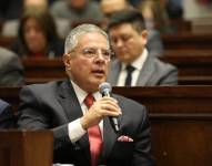 El contralor Carlos Riofrío compareció hoy en la Comisión de Fiscalización.