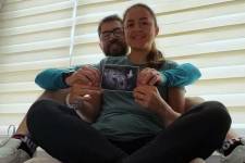 Glenda Morejón junto a su esposo