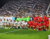 Jugadores, entrenadores y directivos latinos.