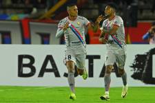 Fidel Martínez celebra su gol con El Nacional contra Blooming por Copa Libertadores