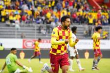 Jeison Medina celebra su gol con Aucas sobre Orense