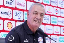 El entrenador de la selección de Paraguay, Gustavo Alfaro, en rueda de prensa