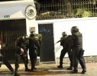 Quito, viernes 5 de abril del 2024. Ingreso de grupos especiales de la Policía a la Embajada de México.