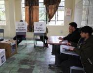 Ciudadanos ejerciendo su derecho al voto durante la primera vuelta de las elecciones anticipadas 2023.