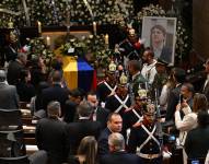 El cuerpo de Miguel Uribe se veló en el congreso de Colombia.