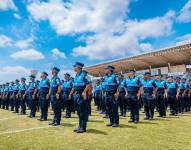 Imagen de los agentes municipales graduados en Guayaquil, este 21 de octubre del 2024.