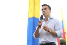 Daniel Noboa en un evento escolar en Santo Domingo, el 30 de octubre de 2025.