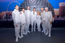 Elenco completo de los Backstreet Boys junto a Marco Antonio Solis y su esposa.