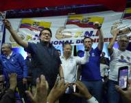 Fernando Villavicencio junto con los excandidatos a asambleístas en un mitin político.