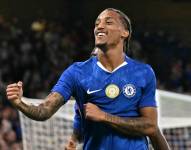El braseluño Joao Pedro celebra el segundo gol del Chelsea ante el Bayer Leverkusen en un amistoso.