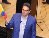 Fernando Villavicencio en un evento con jóvenes.