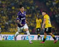 El volante de Liga de Quito, Fernando Cornejo, celebra su gol contra Barcelona SC por la fecha 22 de la LigaPro