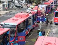 Flota de trolebuses eléctricos en Quito.