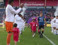 Jugadores de LDUQ le hicieron pasillo de honor a IDV.