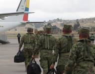 Imagen referencial. Militares durante una movilización desde Latacunga a otras ciudades del Ecuador.