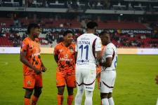 Jugadores de Libertad y LDUQ.