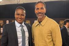 Antonio Valencia junto a Rio Fernidand.