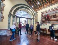 Aproximadamente 10 000 ciudadanos estadounidenses viven en Cuenca.