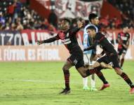 Djorkaeff Reasco festeja el segundo gol para Newell's en la goleada sobre Blooming por Copa Sudamericana.