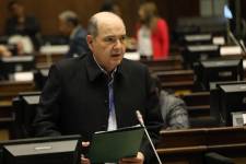 Dalton Bacigalupo desde la curul, en la Asamblea