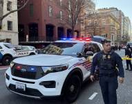 Agentes de la Policía Metropolitana de Washington DC vigilan en los alrededores de la Casa Blanca este miércoles, en Washington (EE. UU.). Al menos dos agentes de la Guardia Nacional sufrieron disparos en un tiroteo que se produjo cerca de la Casa Blanca, informaron medios locales, entre ellos la cadena Fox News.