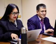 A la derecha, el fiscal subrogante Wilson Toainga.