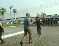Imagen de abril de 2025. Erik Prince estuvo en un operativo en Guayaquil.