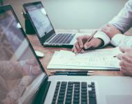 Imagen referencial al cálculo de declaración de impuestos.